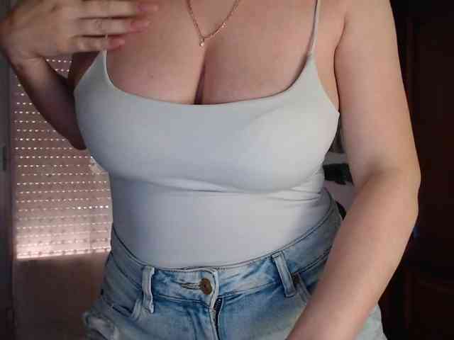 Alina-Lovely webcam