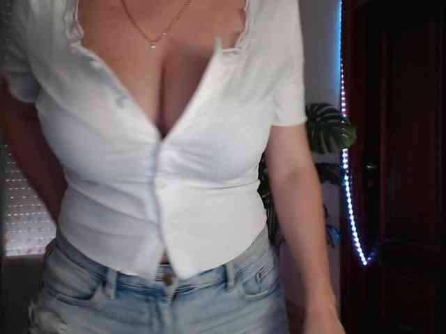 Alina-Lovely webcam