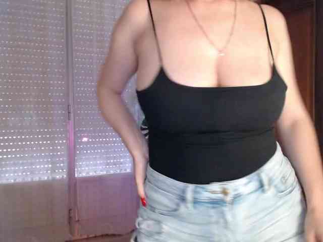 Alina-Lovely webcam