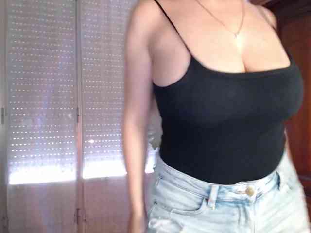 Alina-Lovely webcam