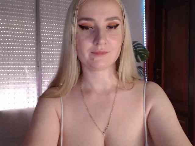 Alina-Lovely webcam