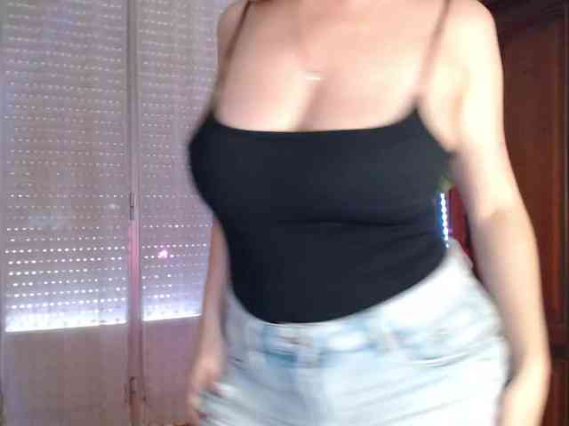 Alina-Lovely webcam