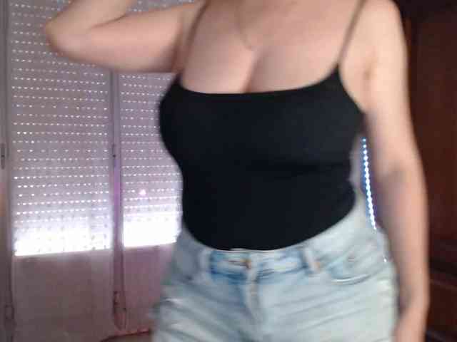 Alina-Lovely webcam