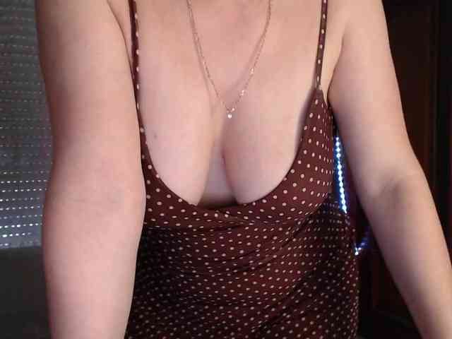 Alina-Lovely webcam