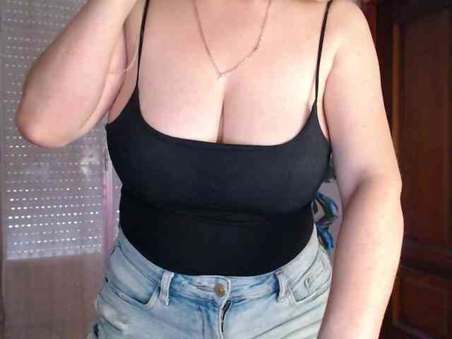 Alina-Lovely webcam