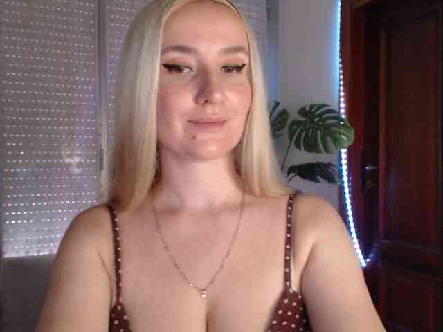 Model: Alina-Lovely