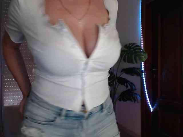 Alina-Lovely webcam