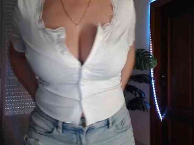 Alina-Lovely webcam