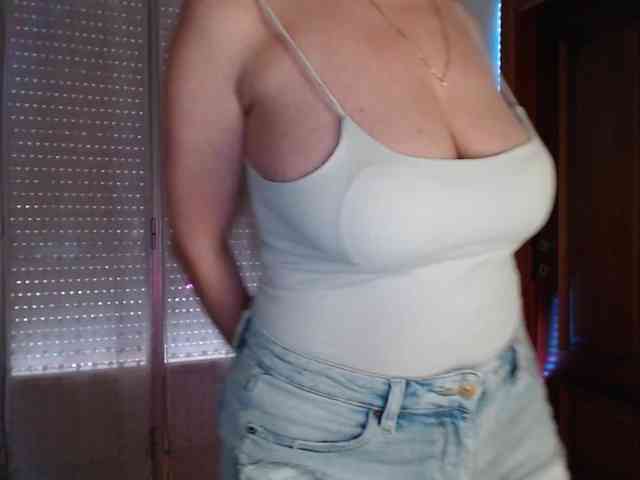 Alina-Lovely webcam
