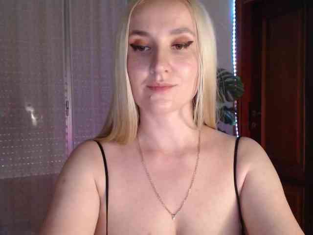 Alina-Lovely webcam