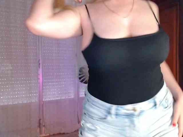 Alina-Lovely webcam