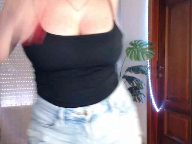 Alina-Lovely webcam