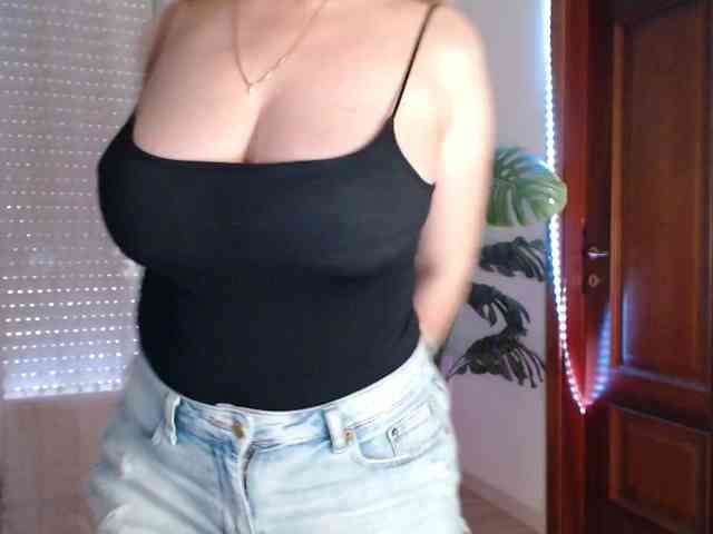 Alina-Lovely webcam