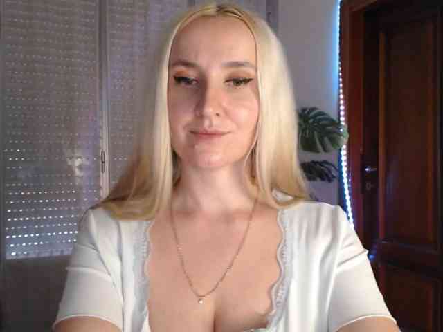 Alina-Lovely webcam