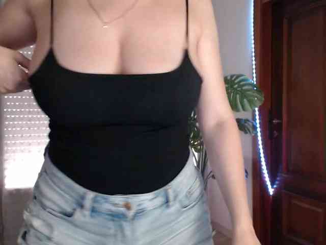 Alina-Lovely webcam