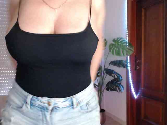 Alina-Lovely webcam