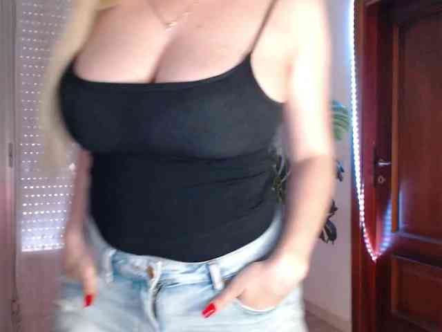 Alina-Lovely webcam