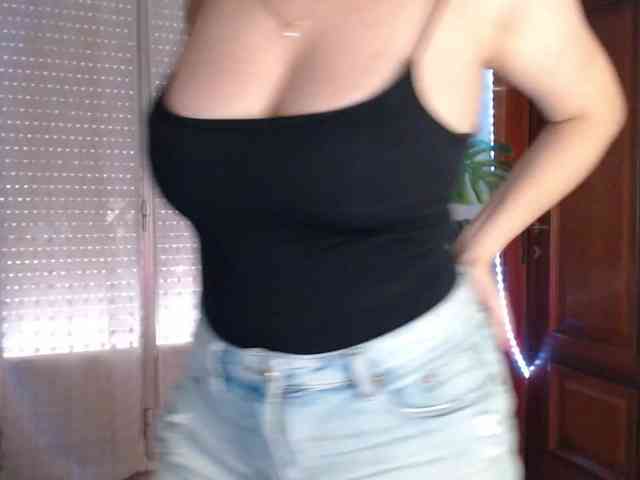 Alina-Lovely webcam