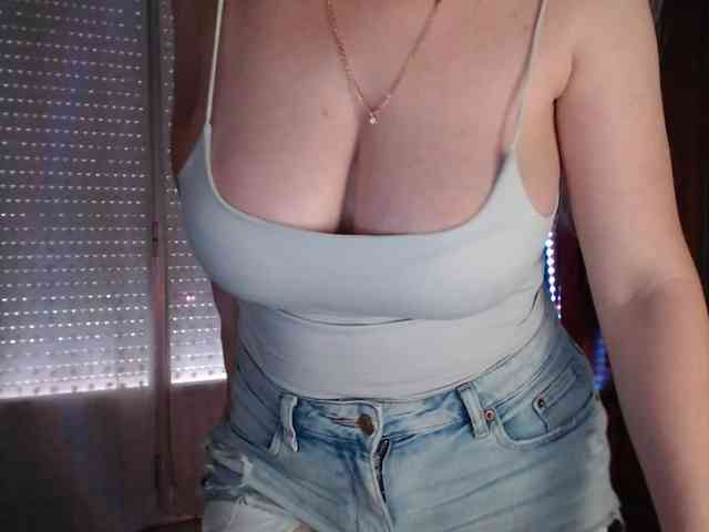 Alina-Lovely webcam