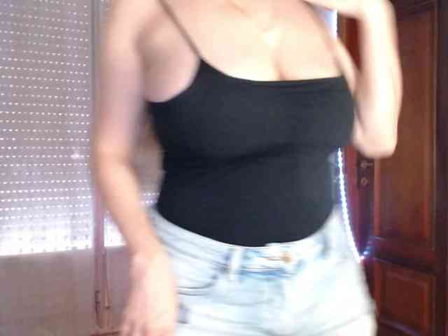 Alina-Lovely webcam