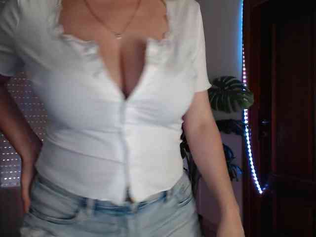 Alina-Lovely webcam
