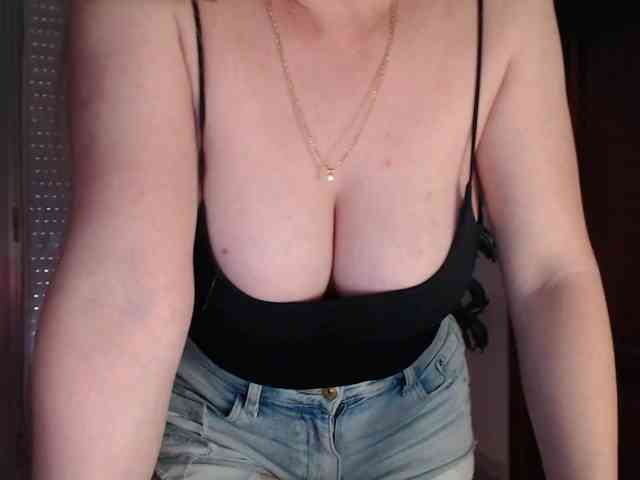 Alina-Lovely webcam
