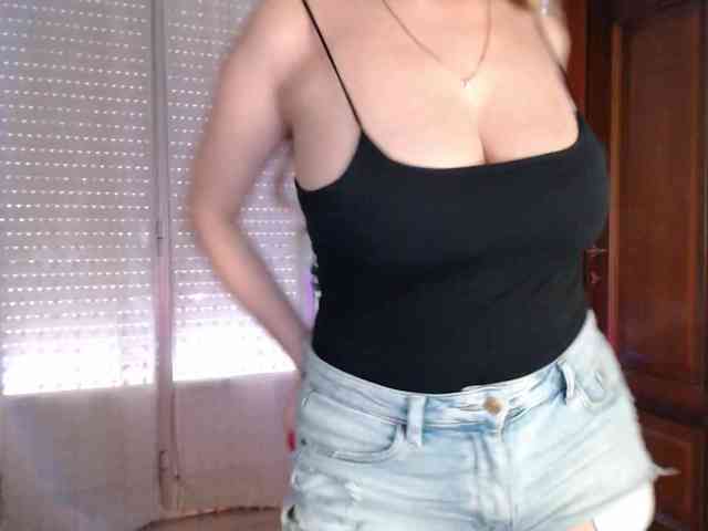Alina-Lovely webcam
