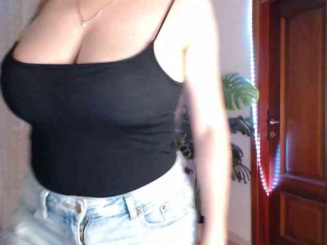Alina-Lovely webcam