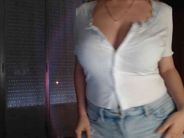 Alina-Lovely webcam