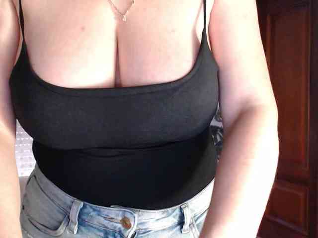 Alina-Lovely webcam