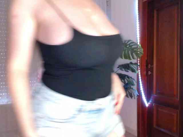 Alina-Lovely webcam