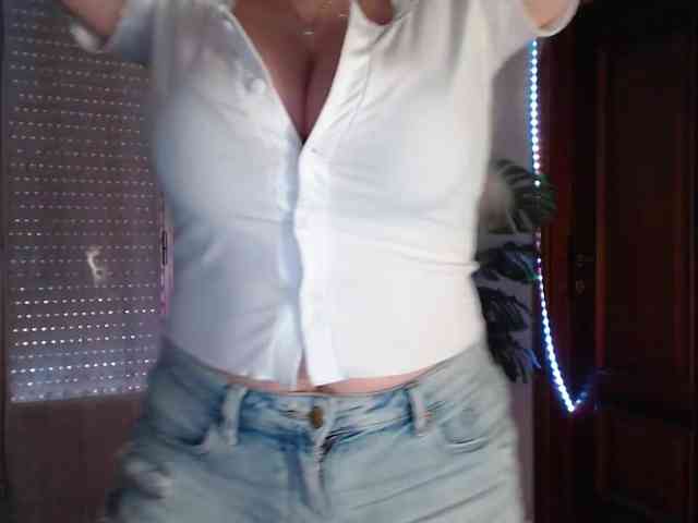 Alina-Lovely webcam