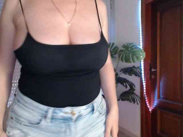 Alina-Lovely webcam