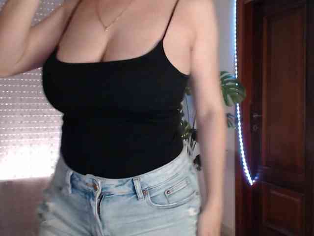 Alina-Lovely webcam