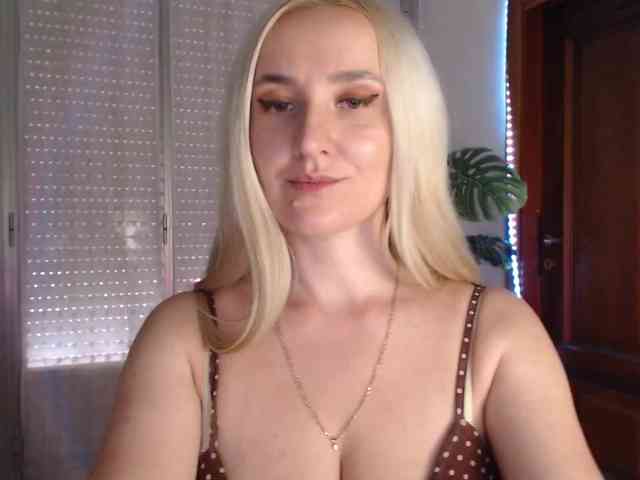 Alina-Lovely webcam