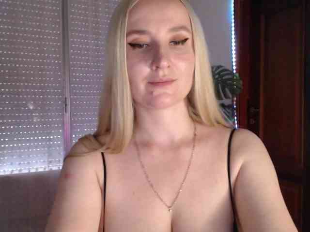 Alina-Lovely webcam