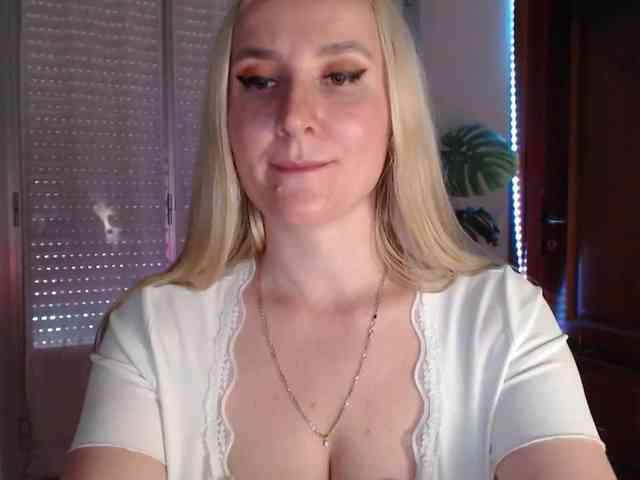 Alina-Lovely webcam