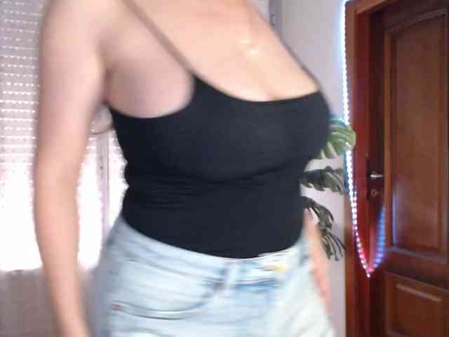 Alina-Lovely webcam