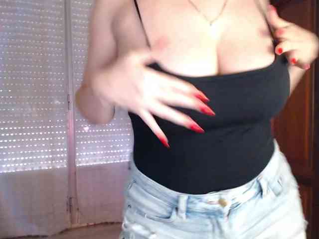 Alina-Lovely webcam