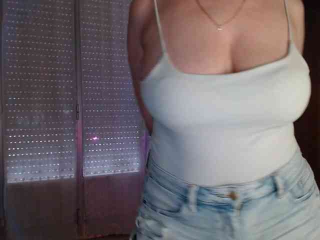 Alina-Lovely webcam