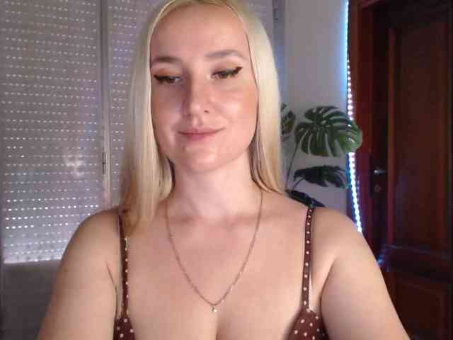Alina-Lovely webcam