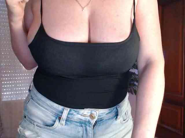 Alina-Lovely webcam