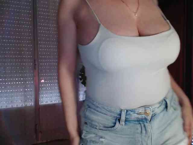 Alina-Lovely webcam