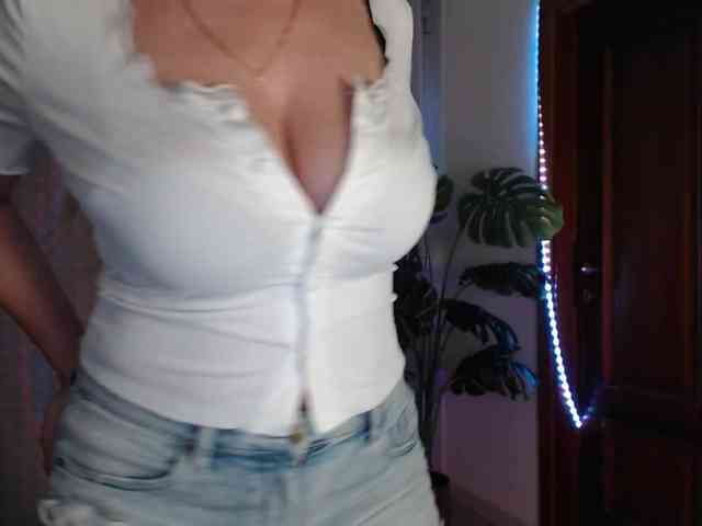Alina-Lovely webcam