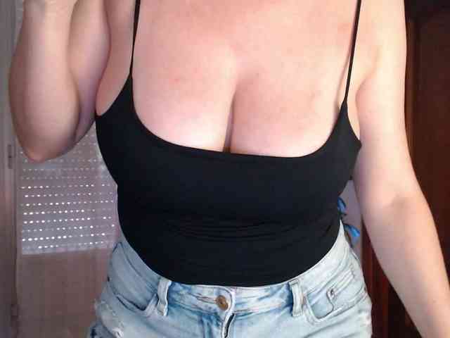 Alina-Lovely webcam