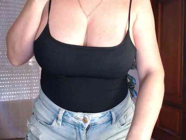 Alina-Lovely webcam