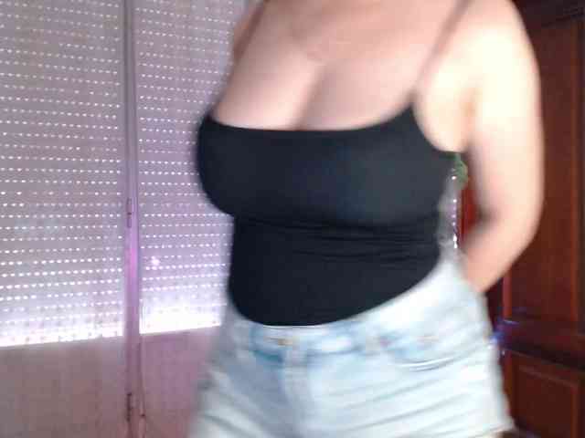 Alina-Lovely webcam