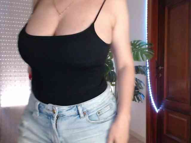 Alina-Lovely webcam