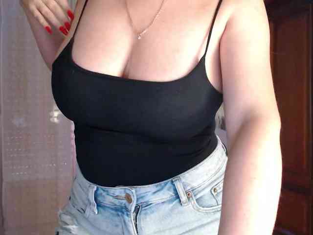Alina-Lovely webcam