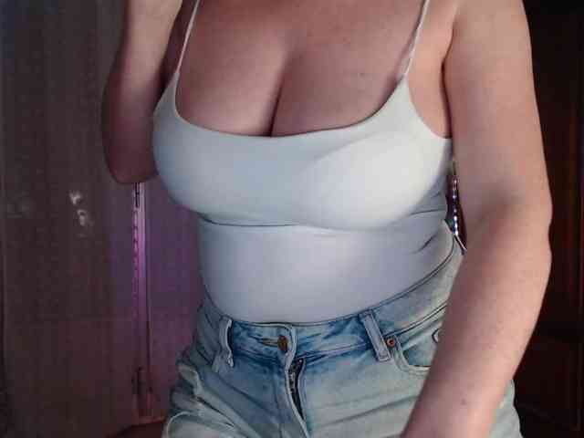 Alina-Lovely webcam